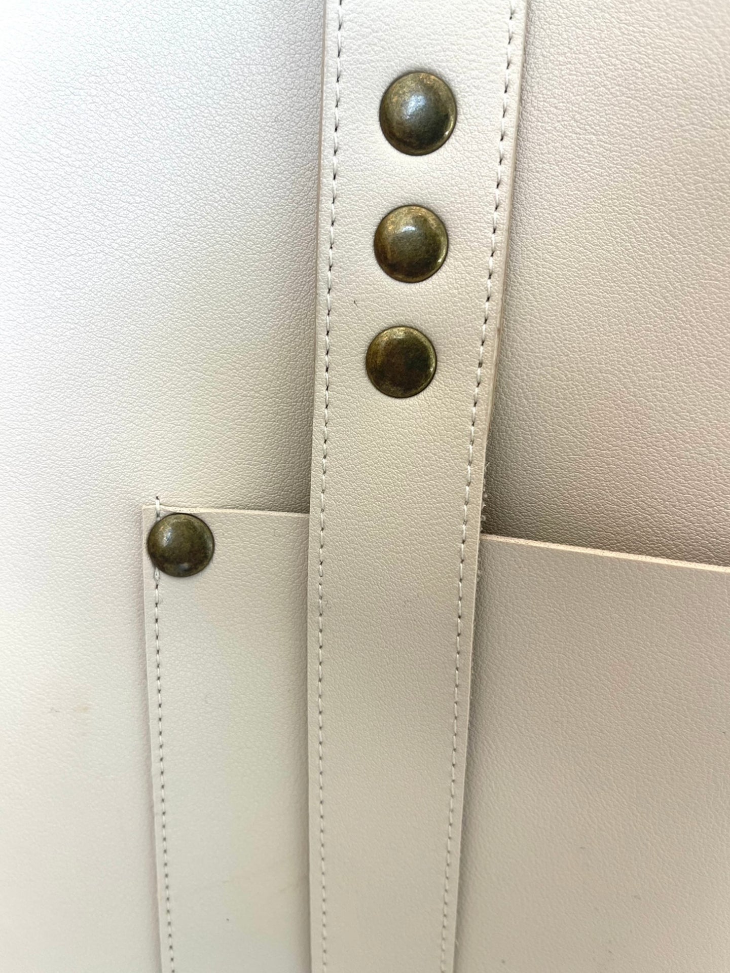the everywhere tote ivory strap details